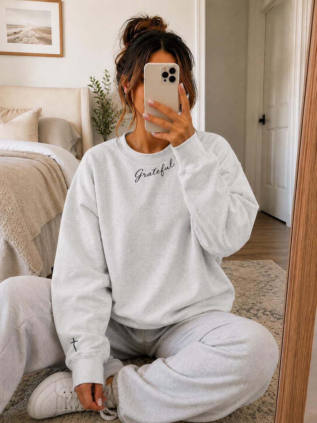 Grateful Christian Crewneck, Minimalist Faith Pullover, Christian Women’s Thankful Sweatshirt, Cross on Sleeve, Neckline Design