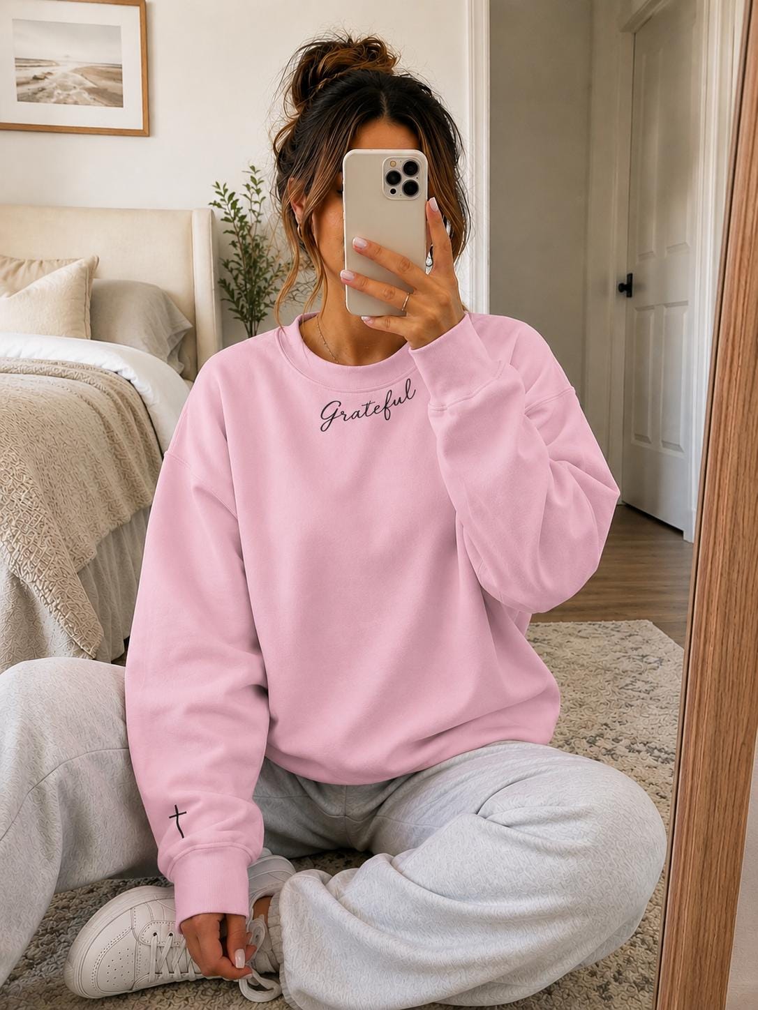 Grateful Christian Crewneck, Minimalist Faith Pullover, Christian Women’s Thankful Sweatshirt, Cross on Sleeve, Neckline Design