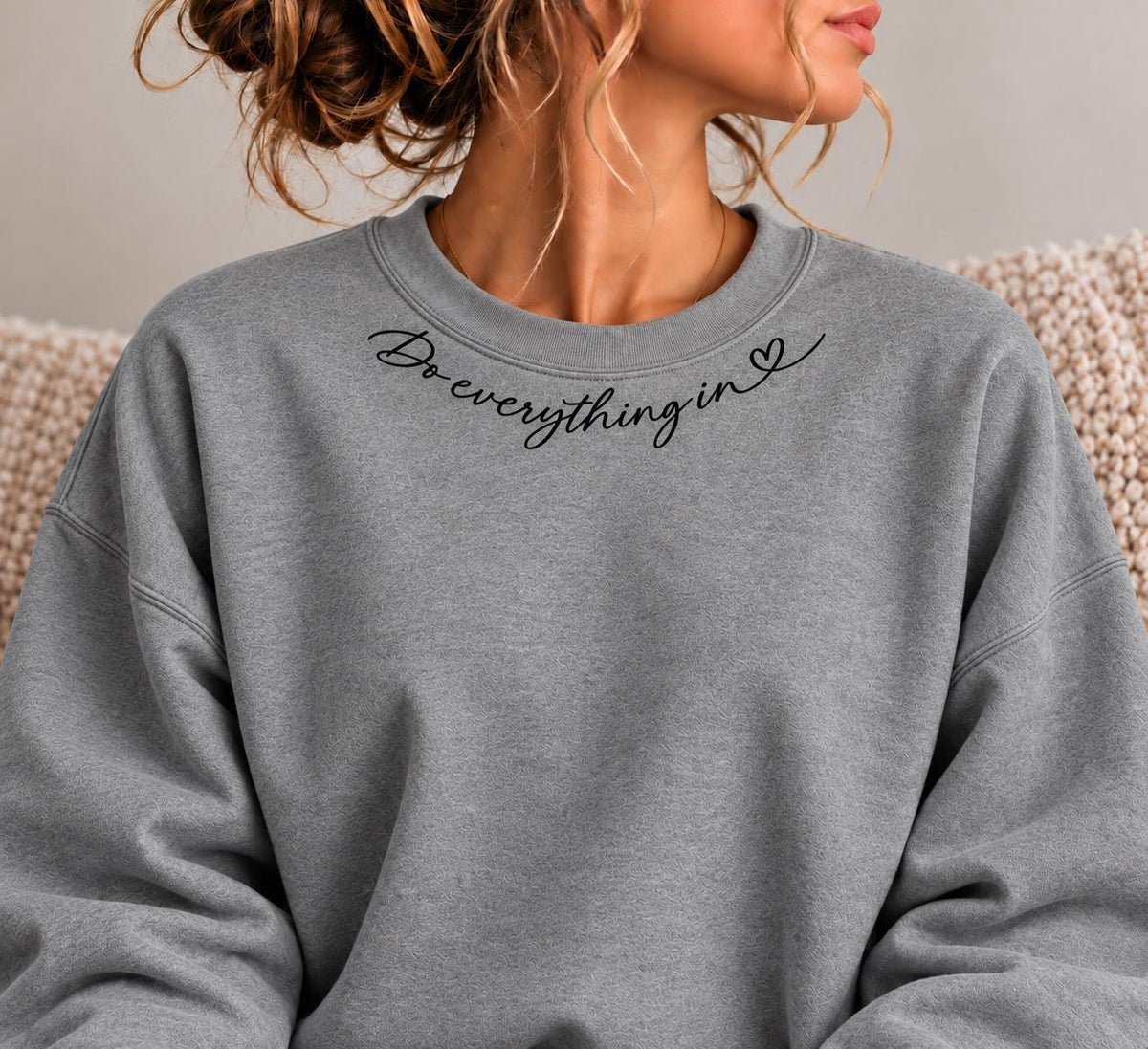 Do Everything in Love, Christian Minimalist Sweatshirt for Her with Petite Collar Design, Jesus' Love Heart Design, 1 Corinthians 16:14
