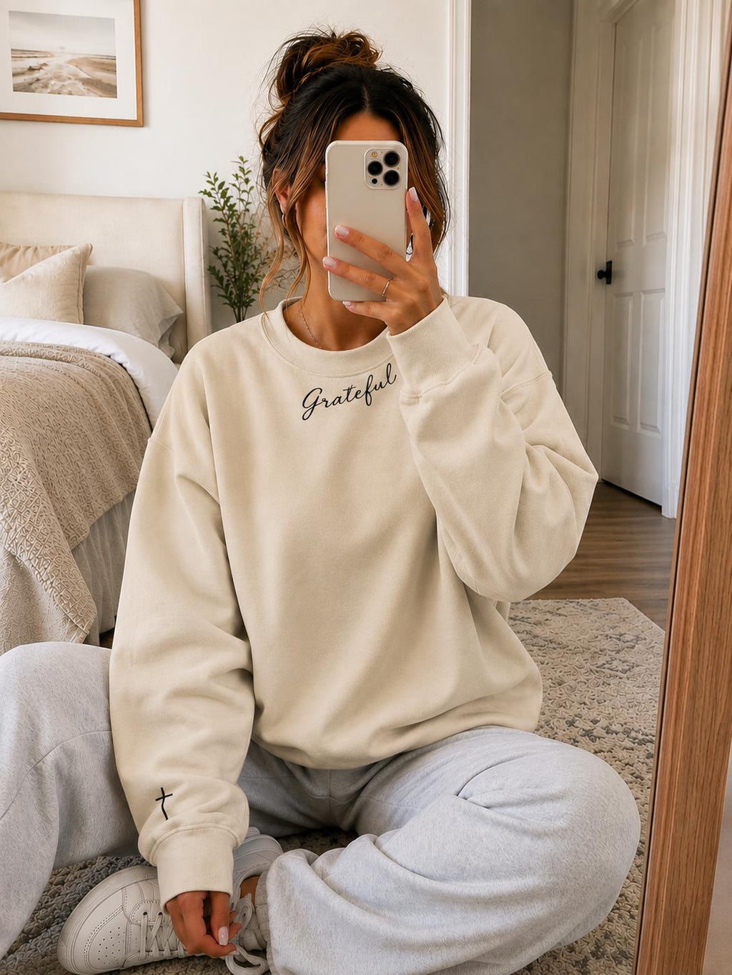 Grateful Christian Crewneck, Minimalist Faith Pullover, Christian Women’s Thankful Sweatshirt, Cross on Sleeve, Neckline Design