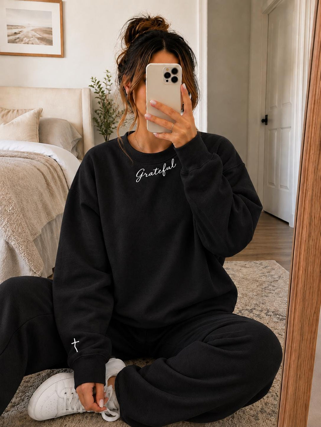 Grateful Christian Crewneck, Minimalist Faith Pullover, Christian Women’s Thankful Sweatshirt, Cross on Sleeve, Neckline Design