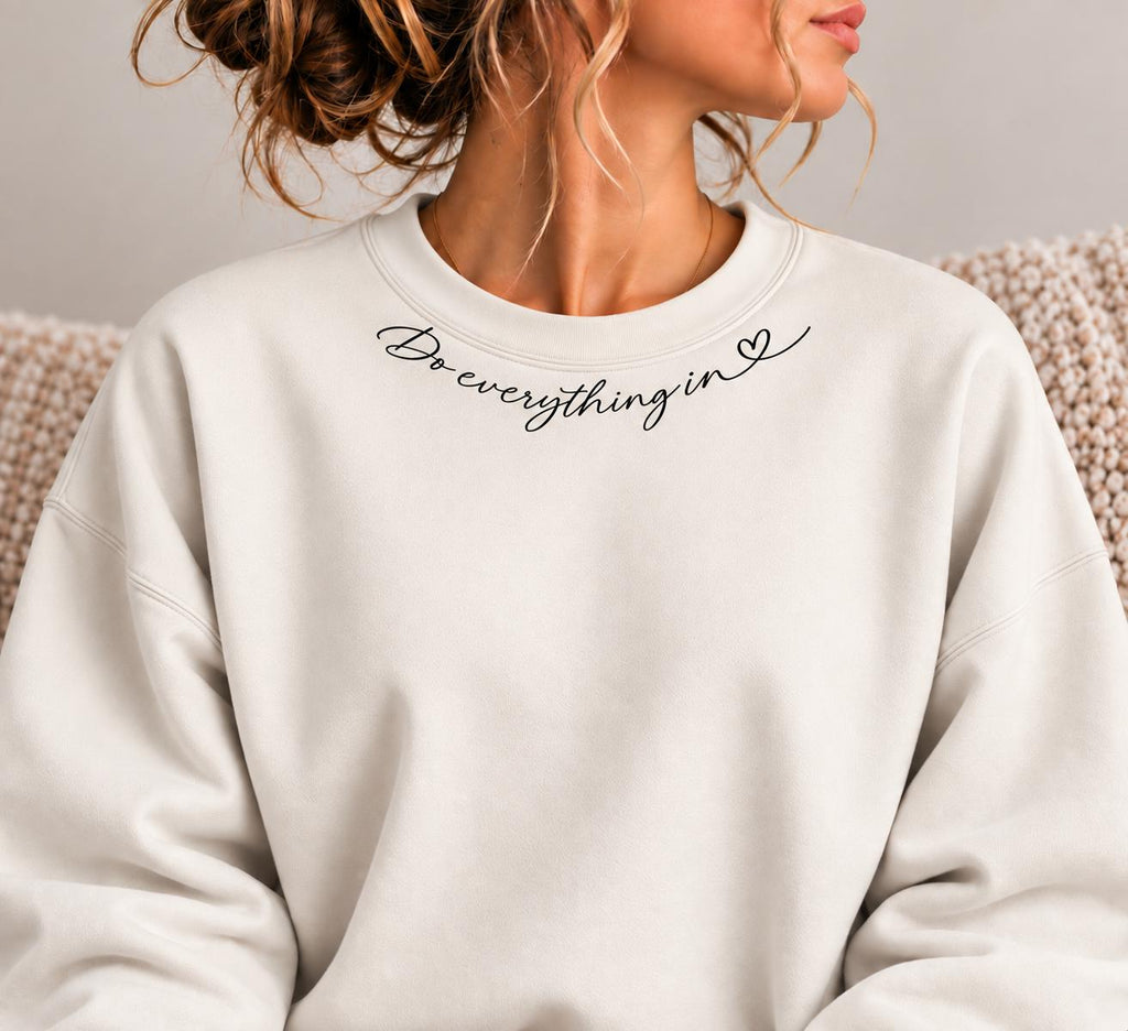 Do Everything in Love, Christian Minimalist Sweatshirt for Her with Petite Collar Design, Jesus' Love Heart Design, 1 Corinthians 16:14